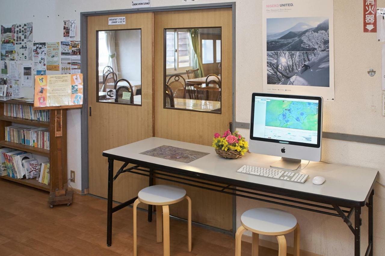 Karimpani Niseko Fujiyama Hostel Bagian luar foto